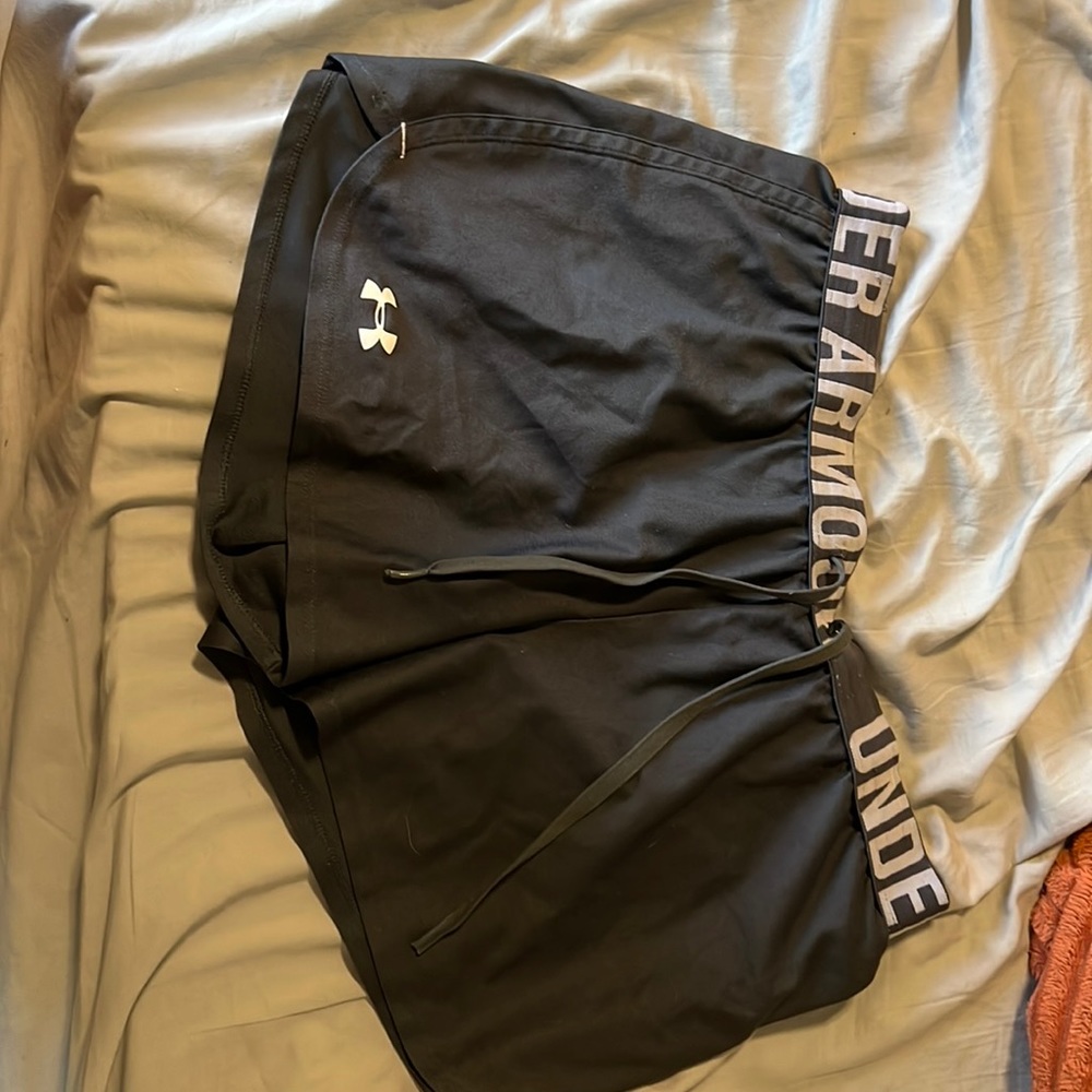 dark grey under armour athletic shorts